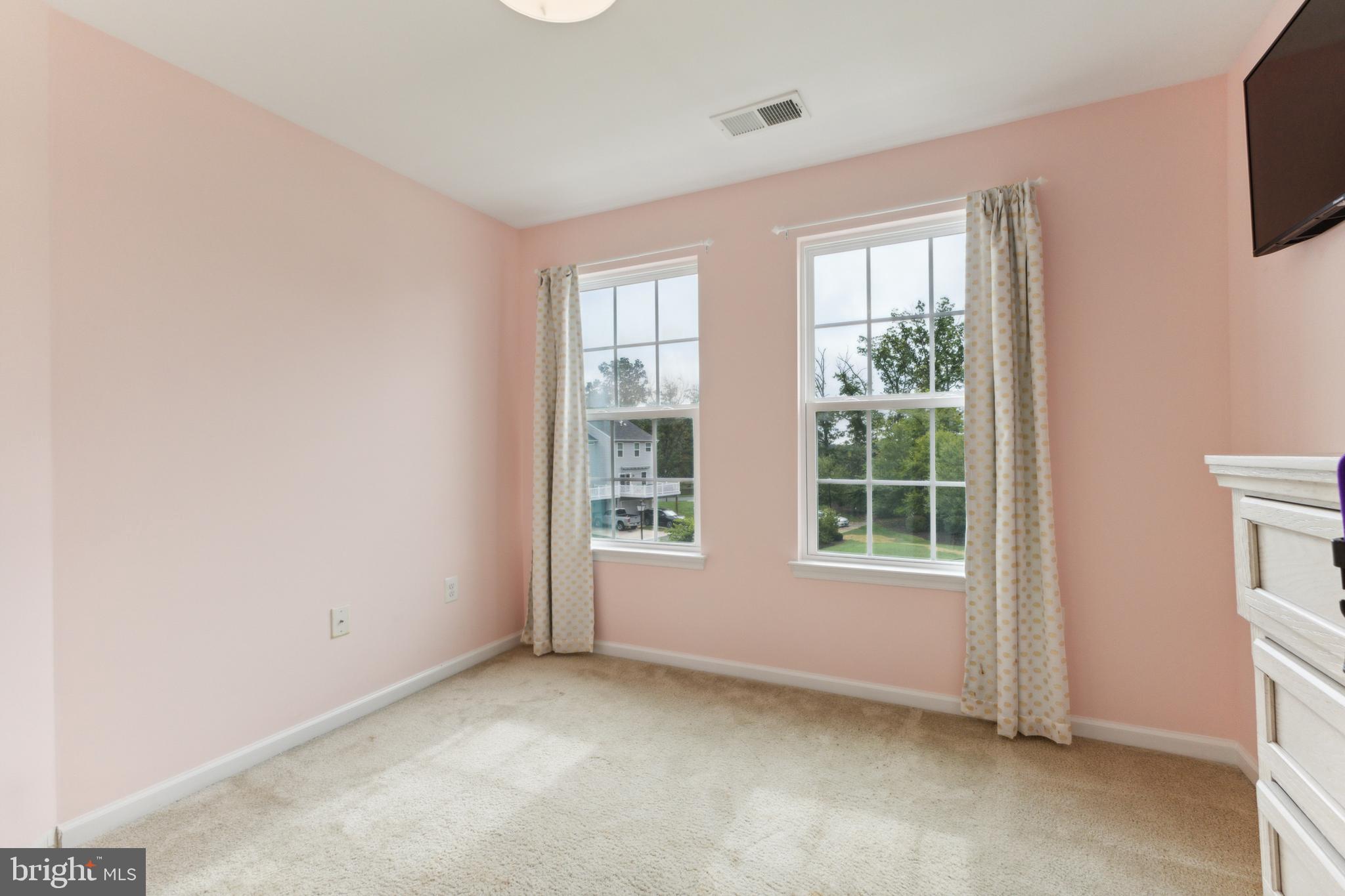 GOVERNORS ROW - Residential