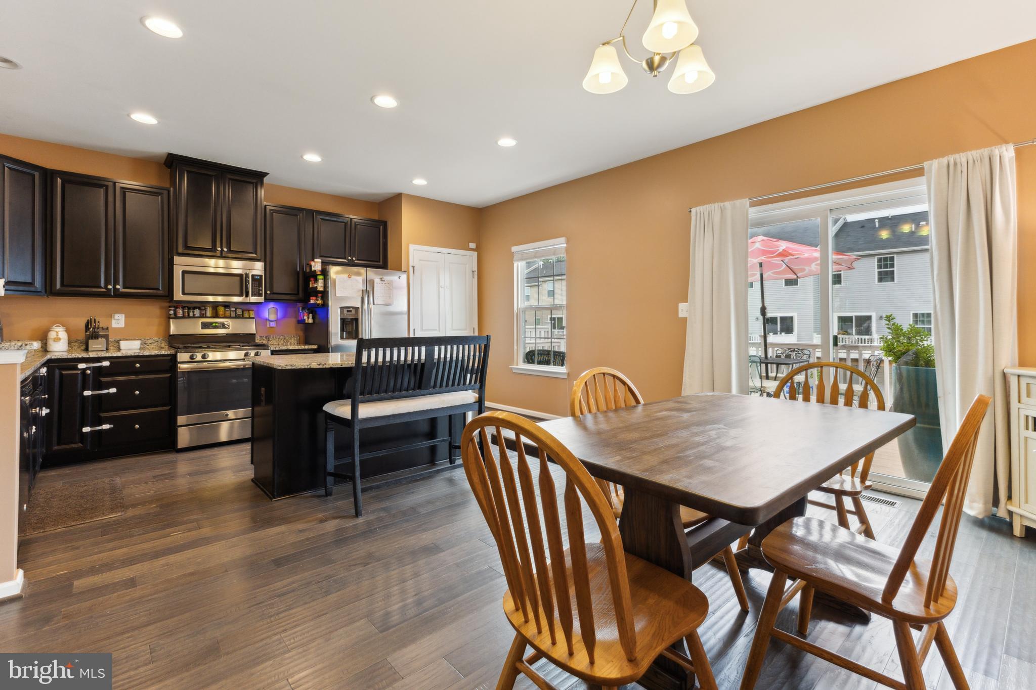 GOVERNORS ROW - Residential