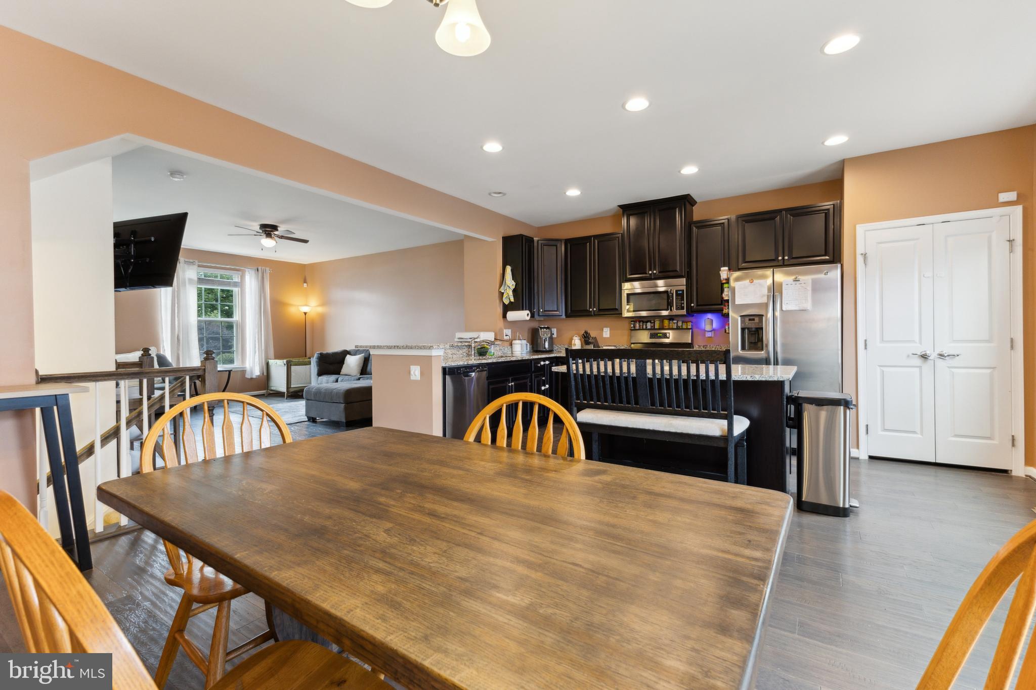 GOVERNORS ROW - Residential