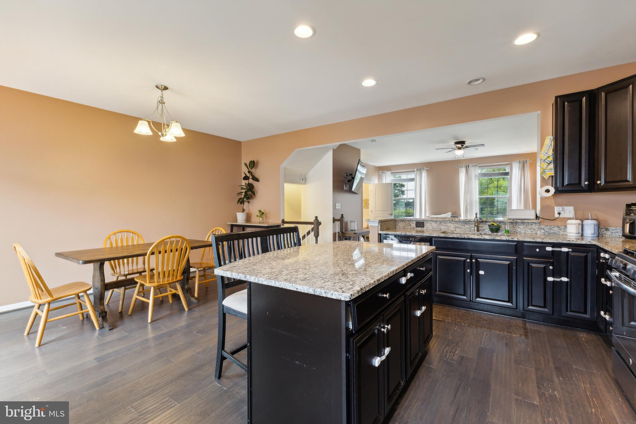 GOVERNORS ROW - Residential