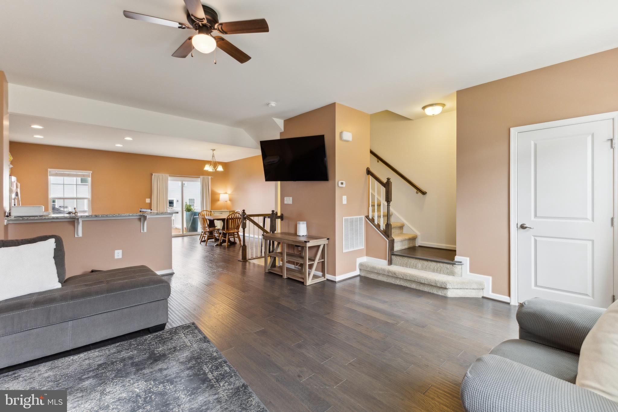 GOVERNORS ROW - Residential