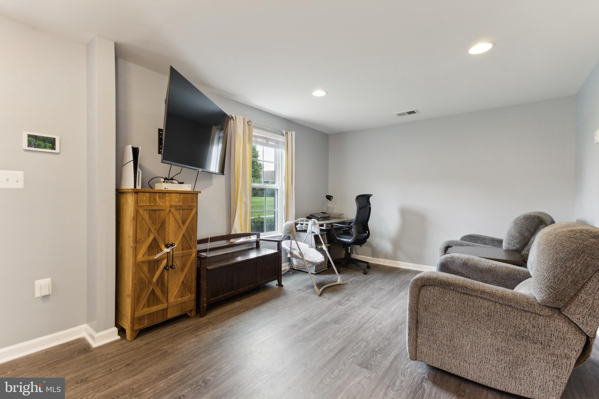 GOVERNORS ROW - Residential