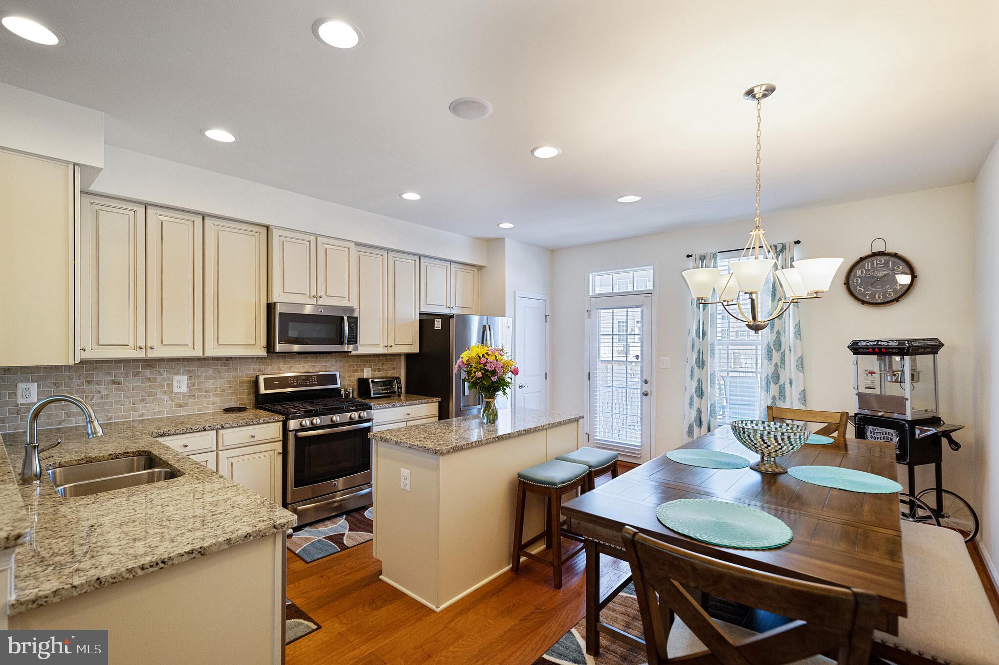 FEATHERSTONE STATION CONDOMINIUMS - Residential