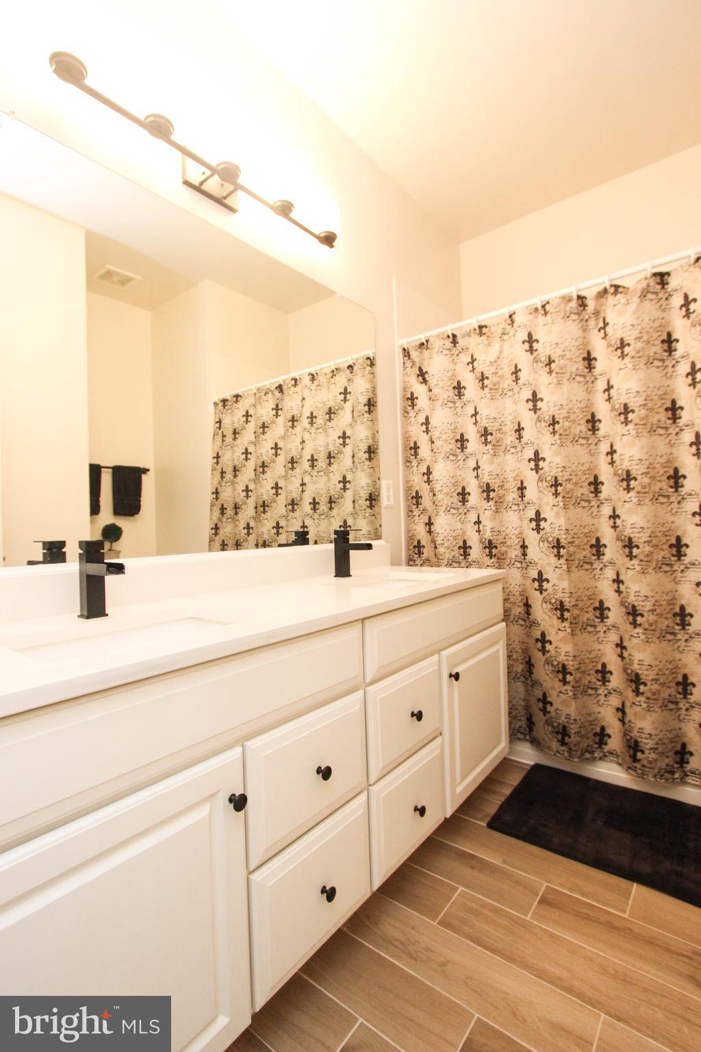 MAJESTIC OAK - Residential Lease