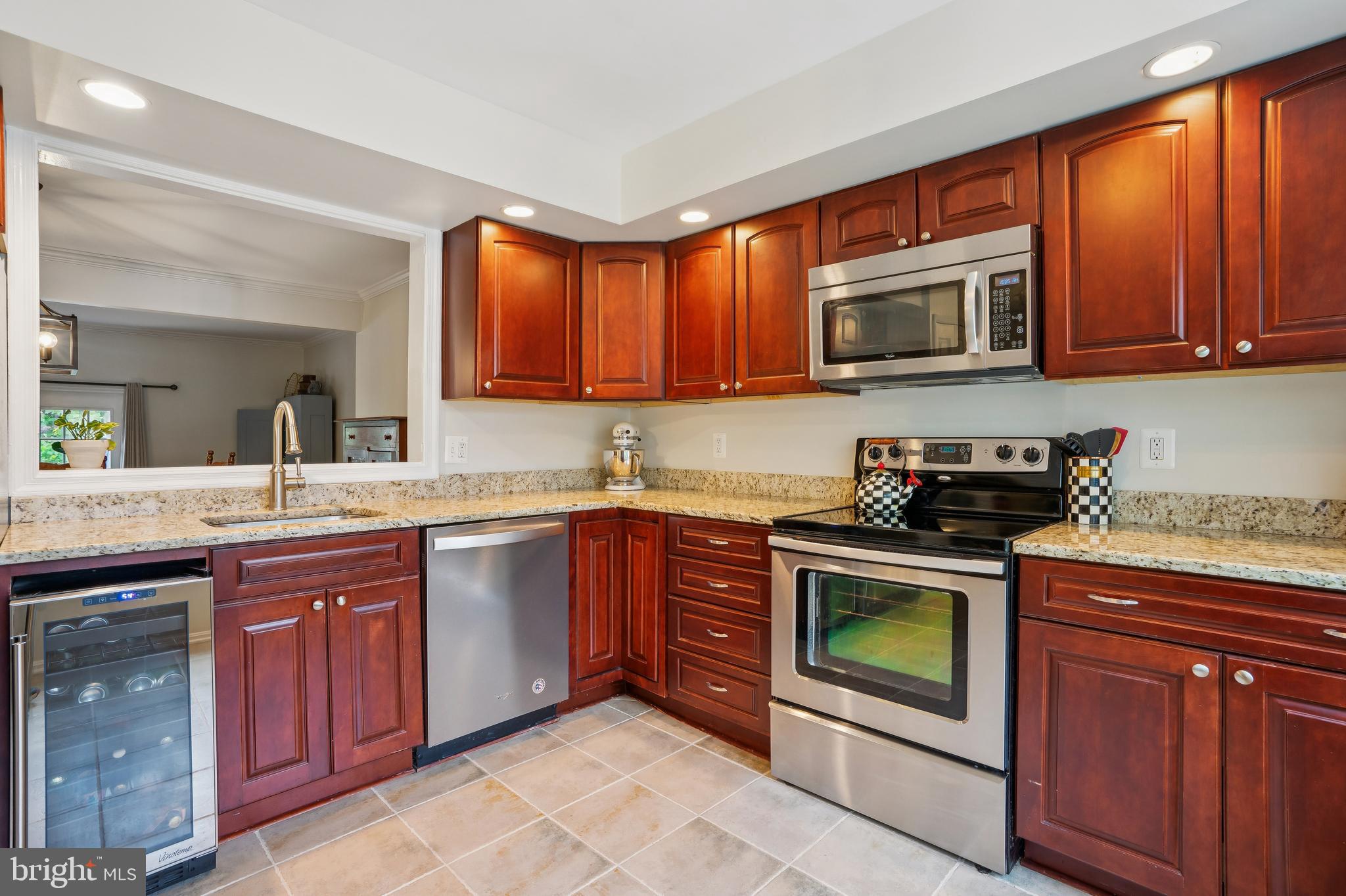 10306 HAMPSHIRE GREEN AVENUE