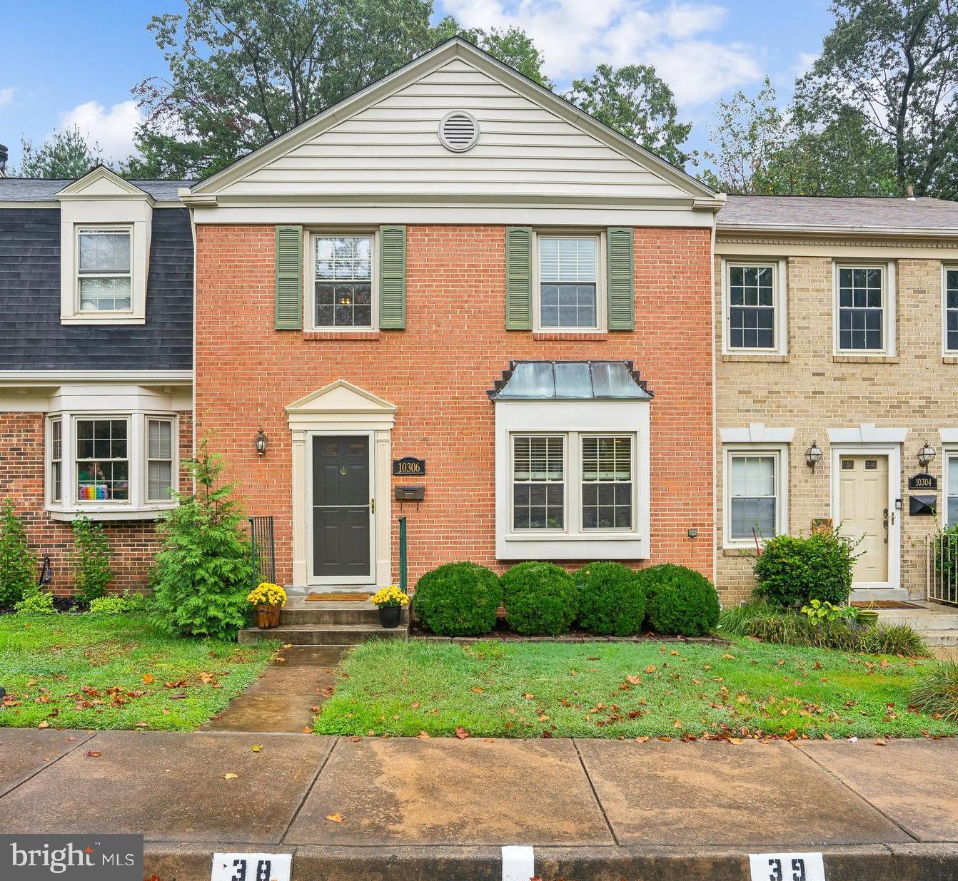 10306 HAMPSHIRE GREEN AVENUE