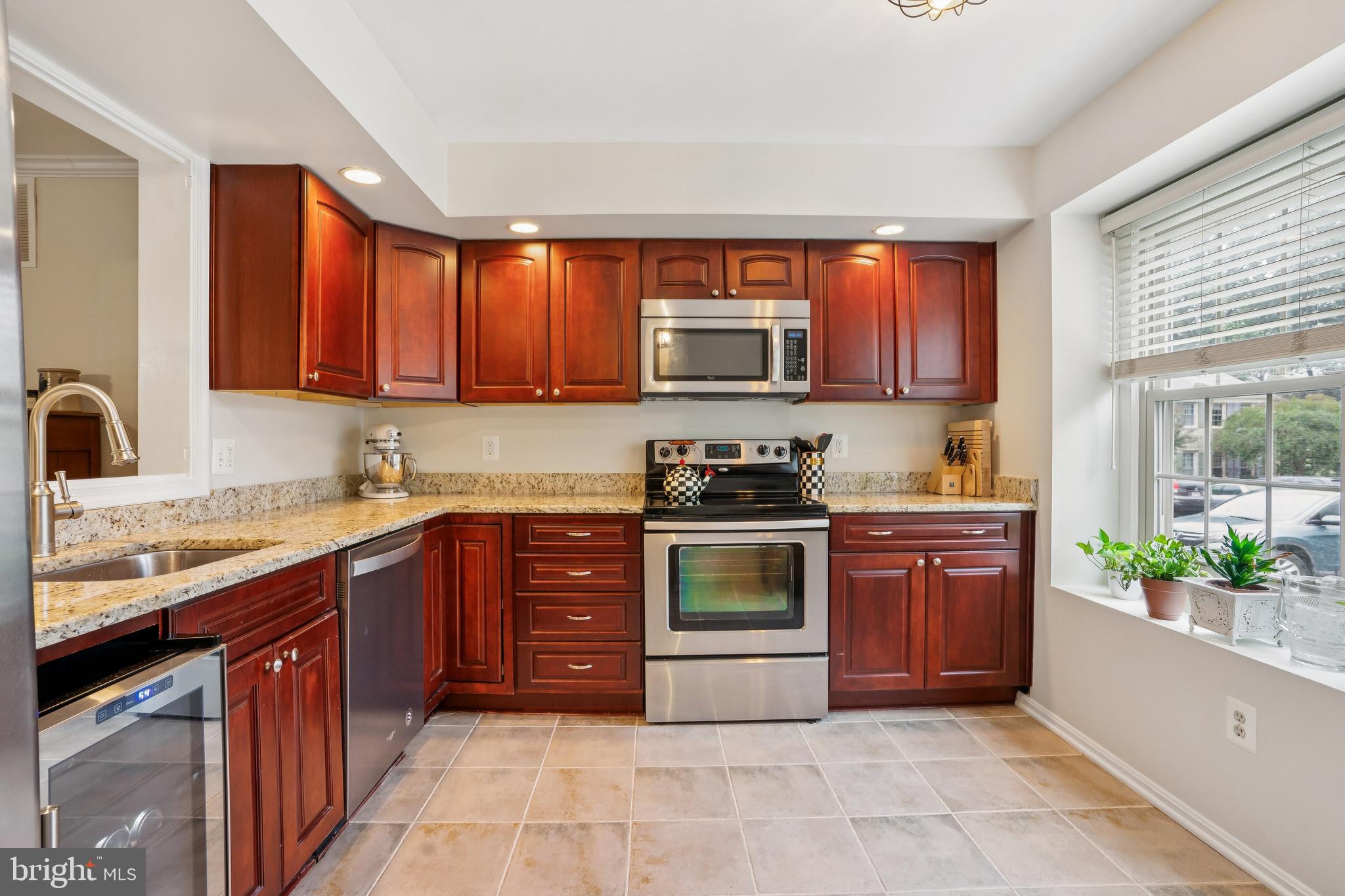 10306 HAMPSHIRE GREEN AVENUE