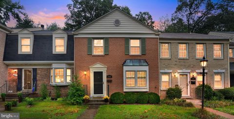 10306 HAMPSHIRE GREEN AVENUE FAIRFAX VA 22032