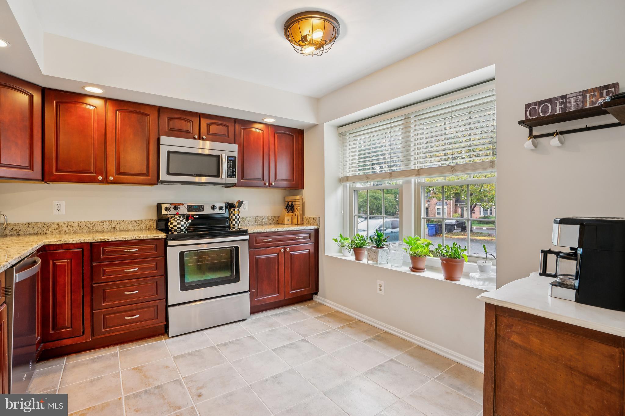 10306 HAMPSHIRE GREEN AVENUE