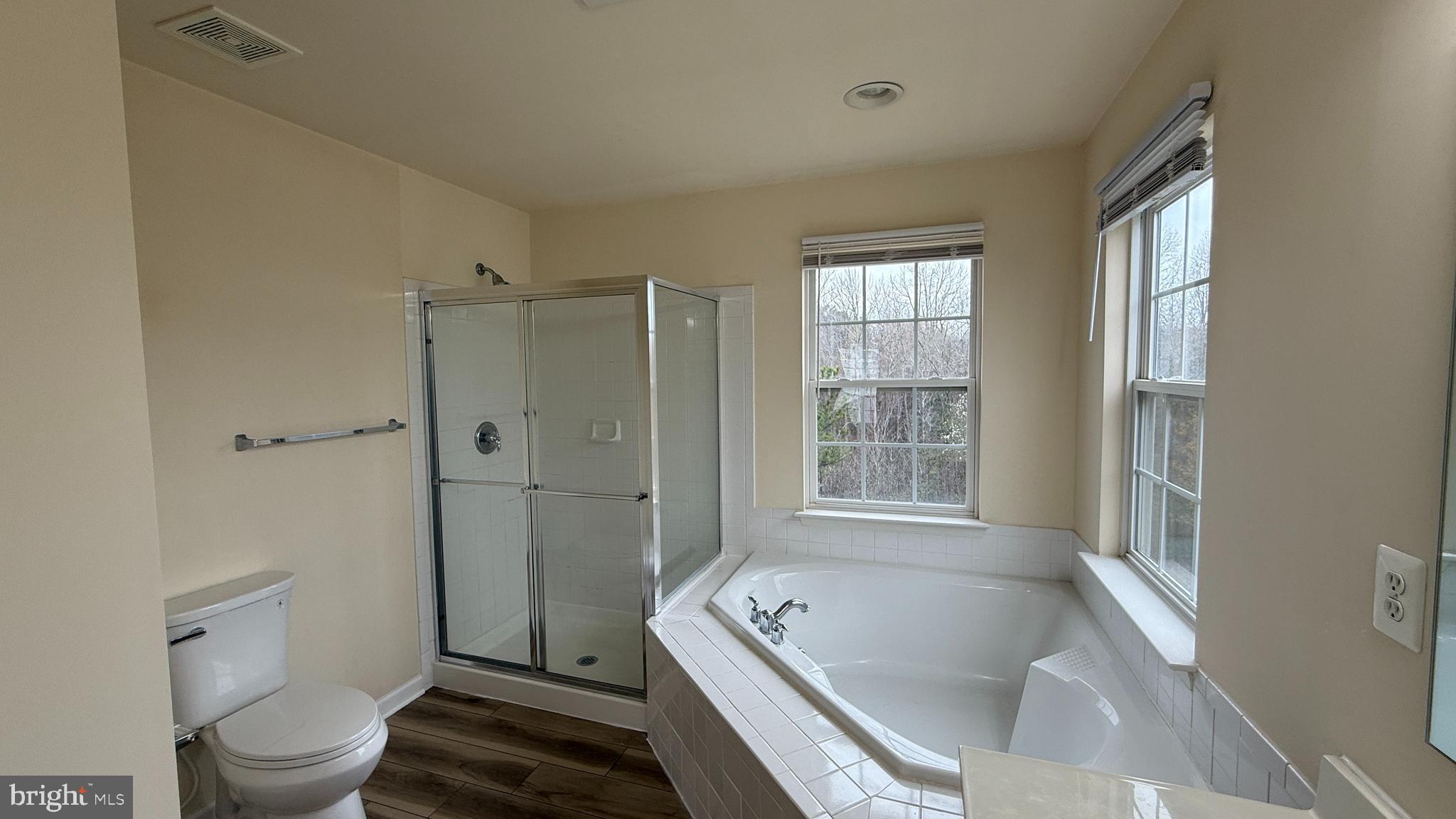 THE FALLS AT LEE'S PARKE - Residential Lease