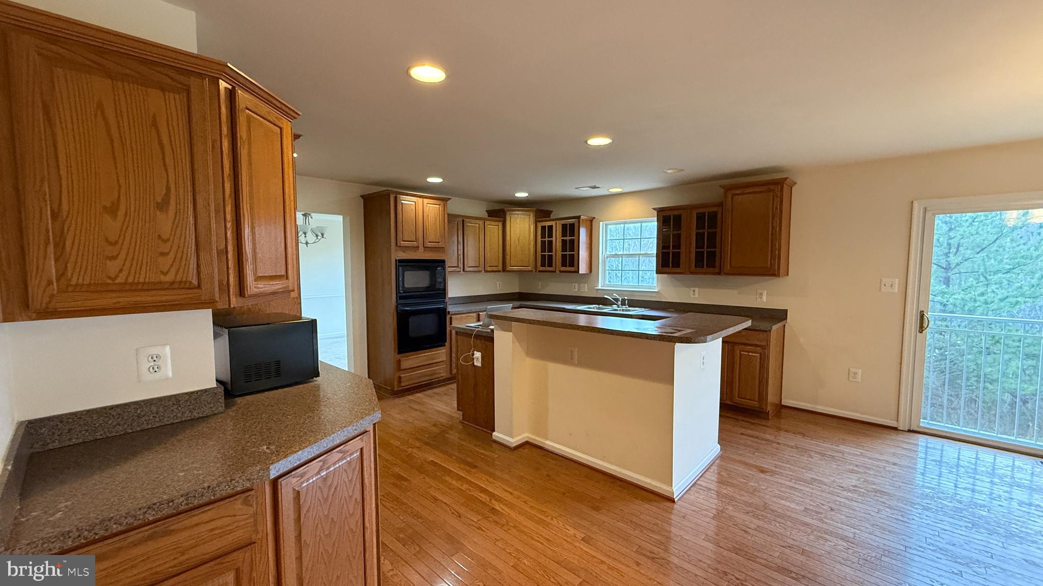 THE FALLS AT LEE'S PARKE - Residential Lease