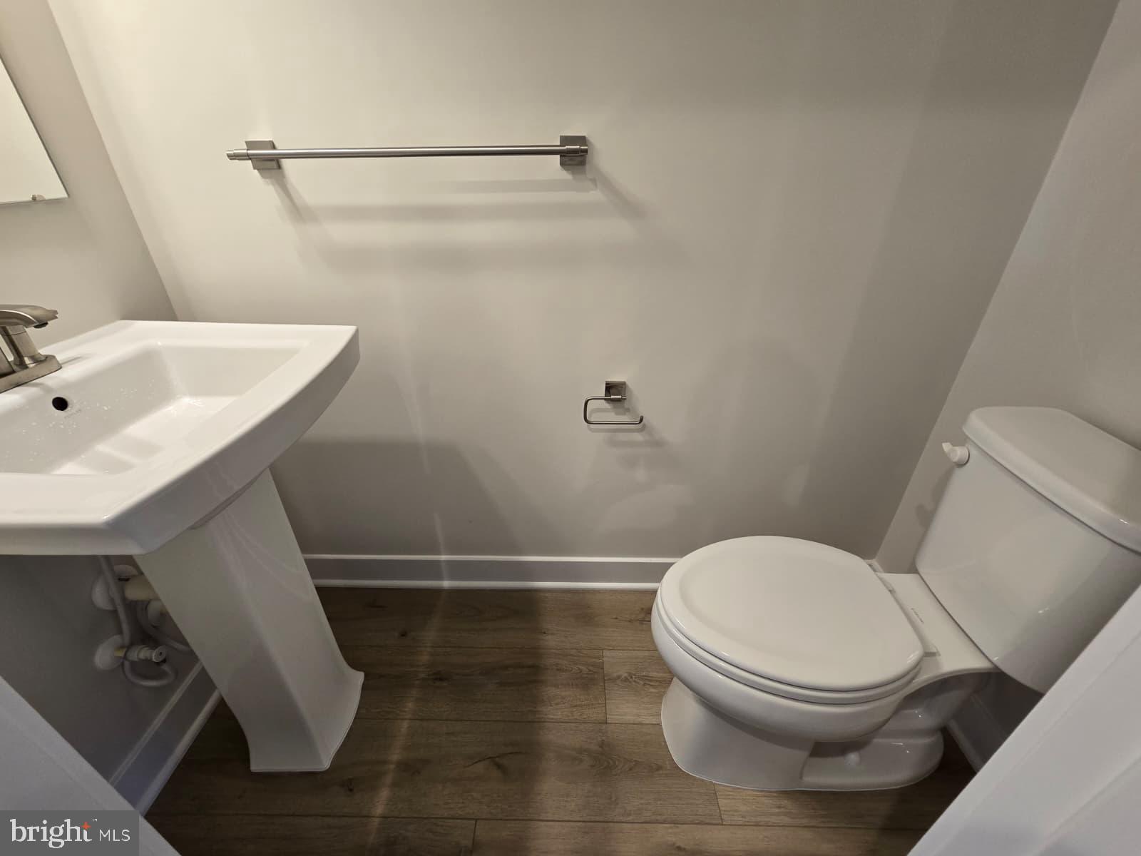 ALEXANDER'S CROSSING - Residential Lease