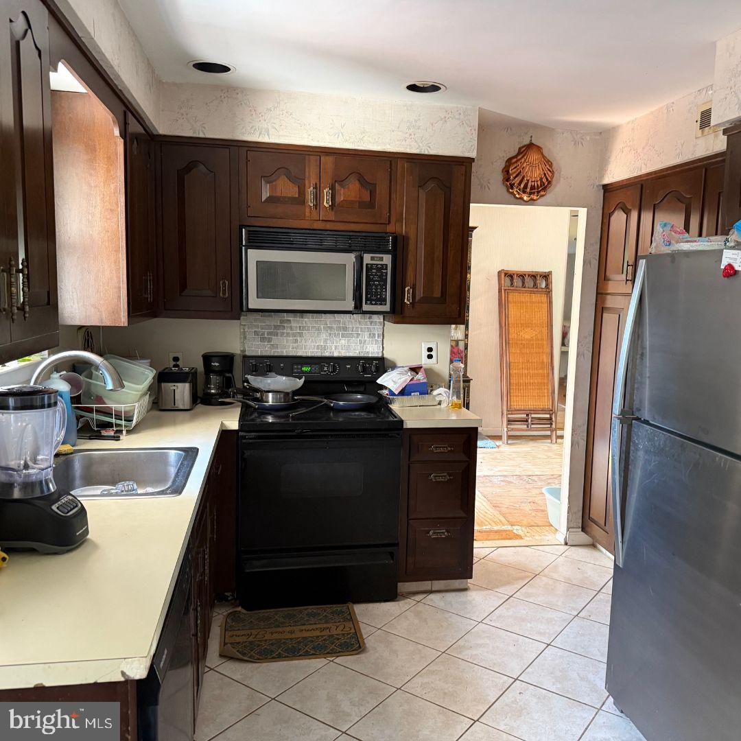 206 MIMOSA DRIVE