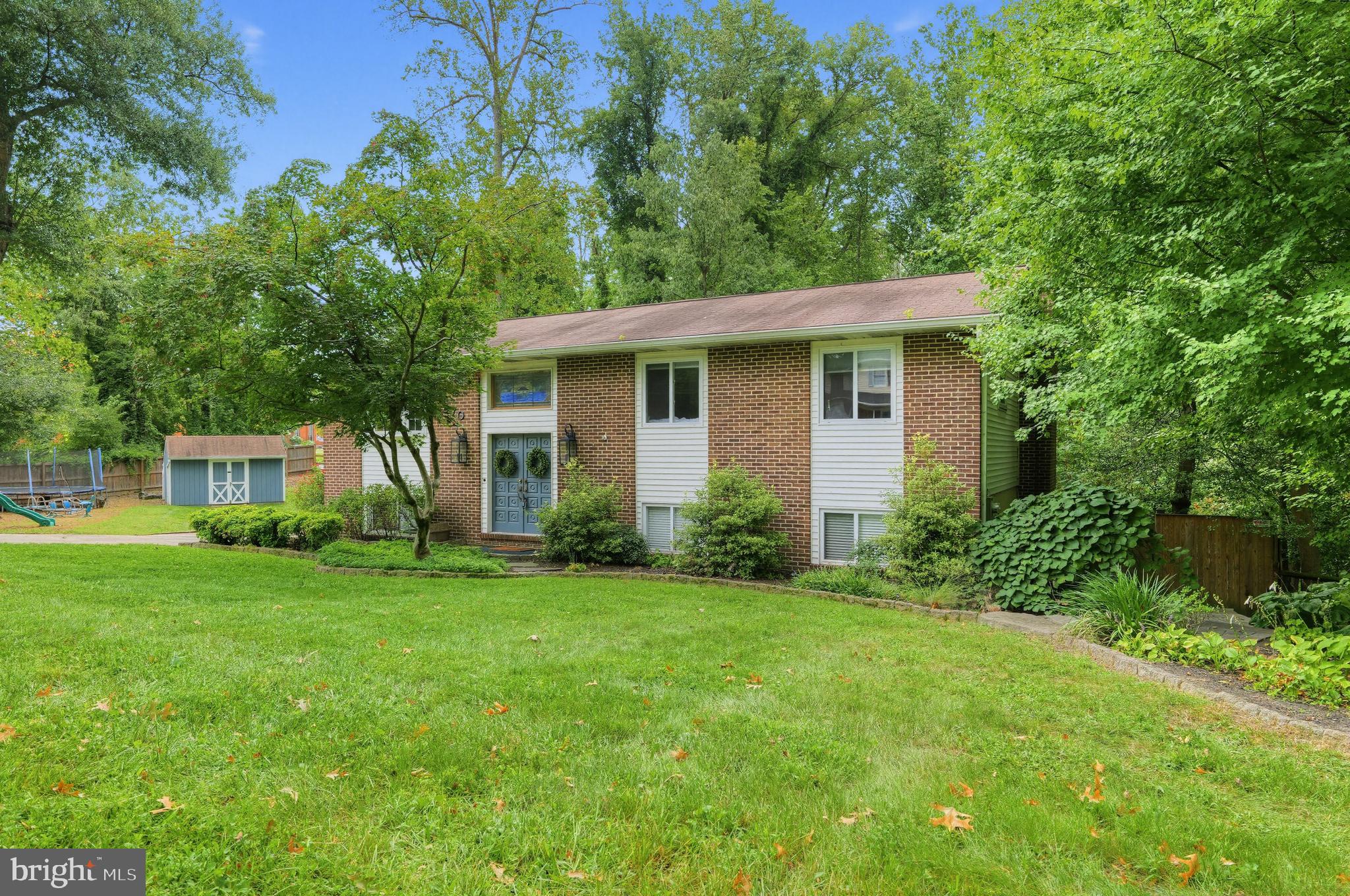 870 TWIN HARBOR DRIVE