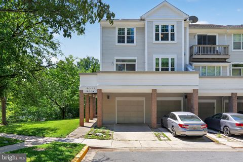 Townhouse For Sale - 10224 Wild Apple Cir<br/> Montgomery County, MONTGOMERY VILLAGE, MD 20886