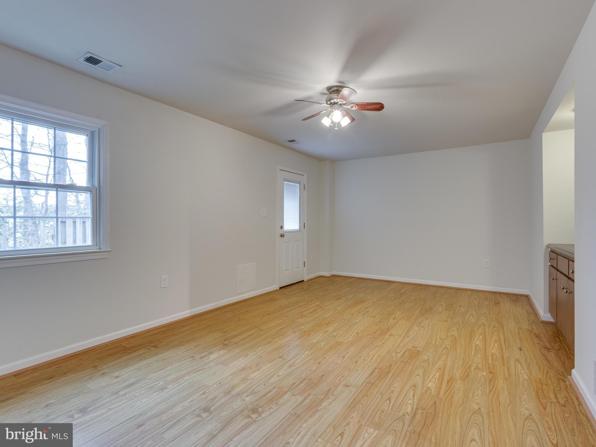 HAMPTON COURT - Residential