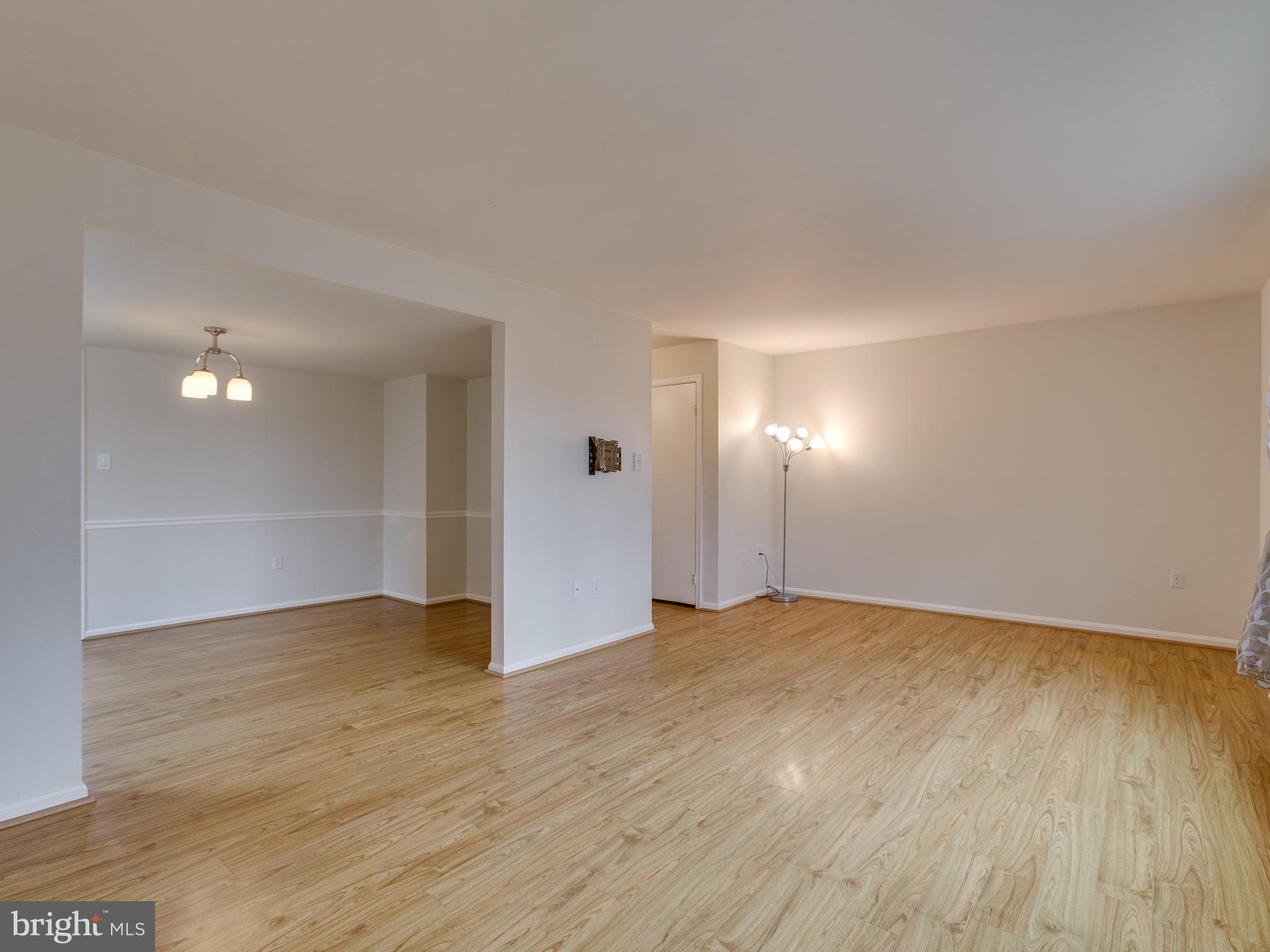 HAMPTON COURT - Residential