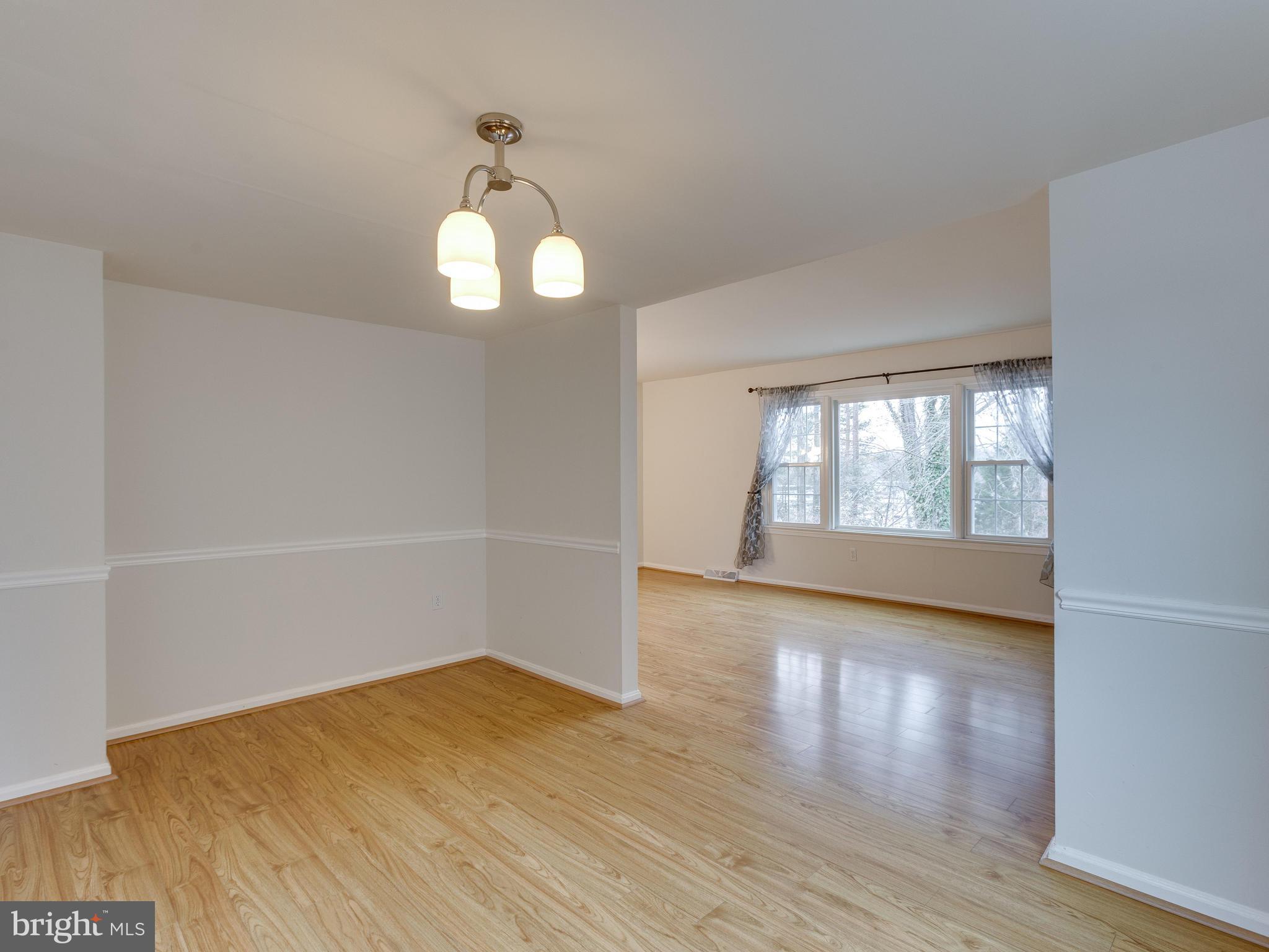 HAMPTON COURT - Residential