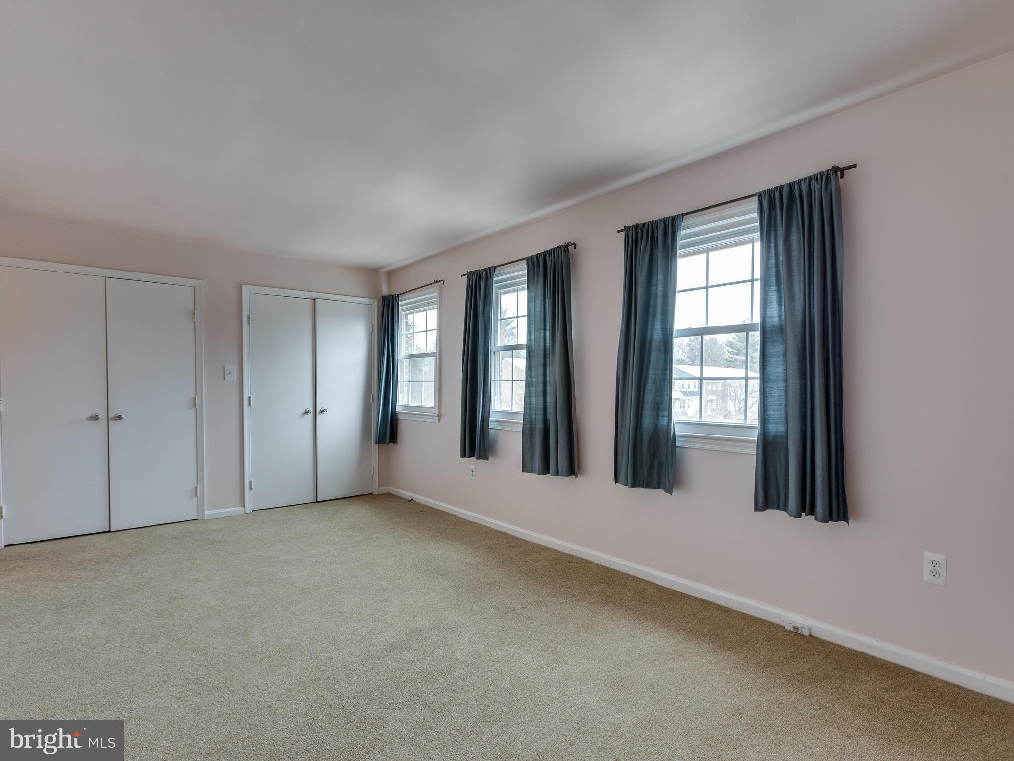 HAMPTON COURT - Residential