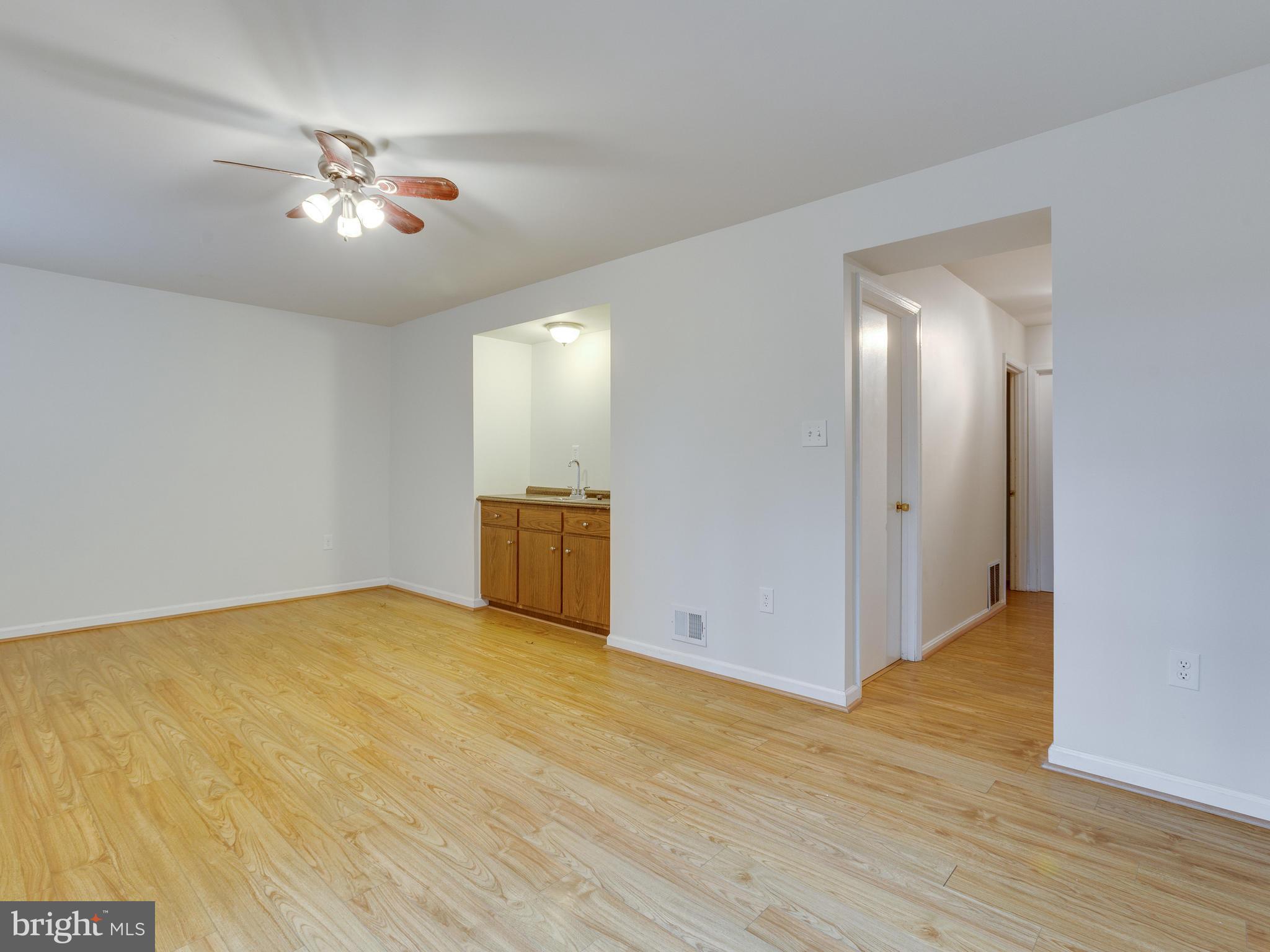 HAMPTON COURT - Residential