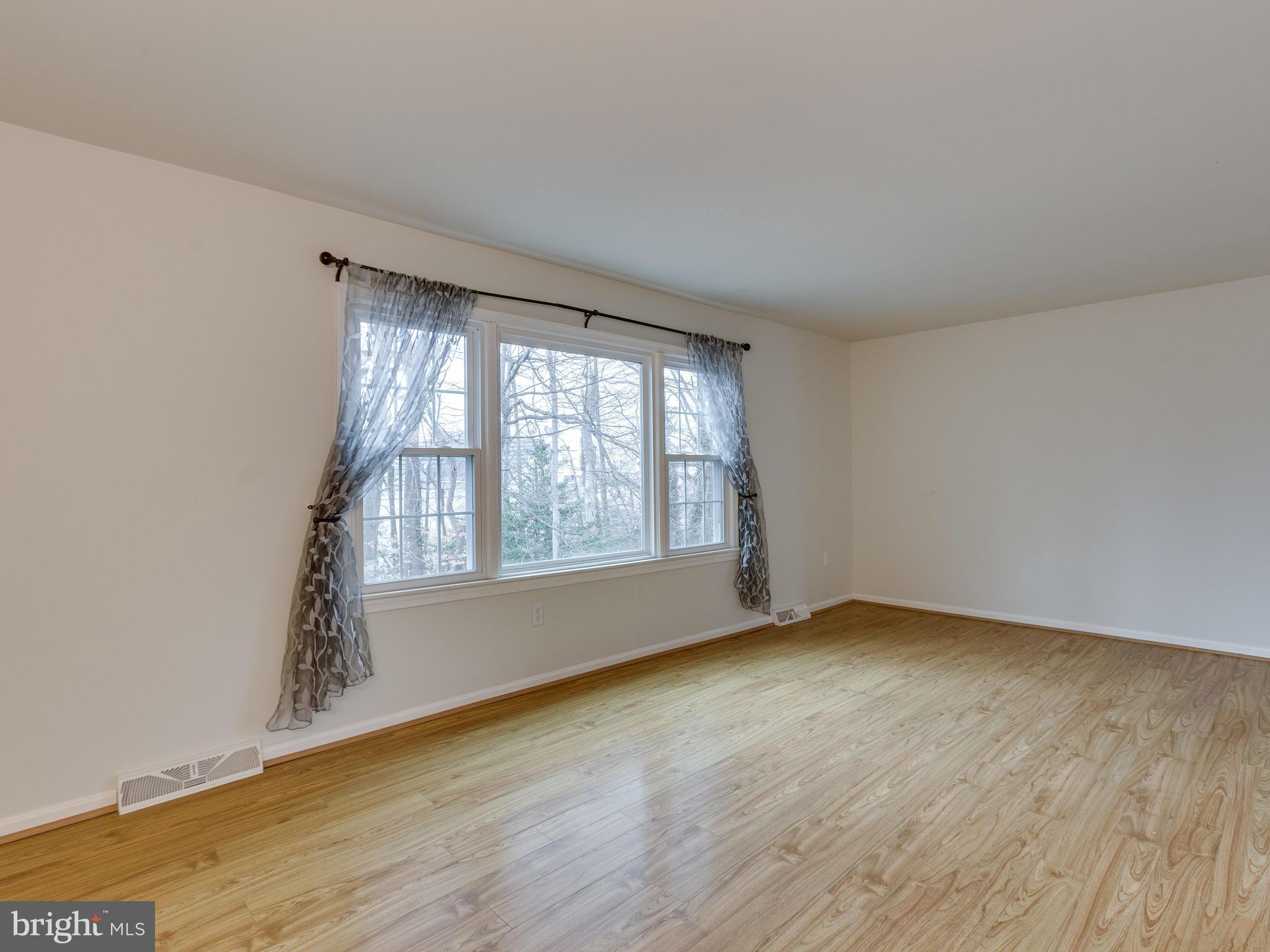 HAMPTON COURT - Residential