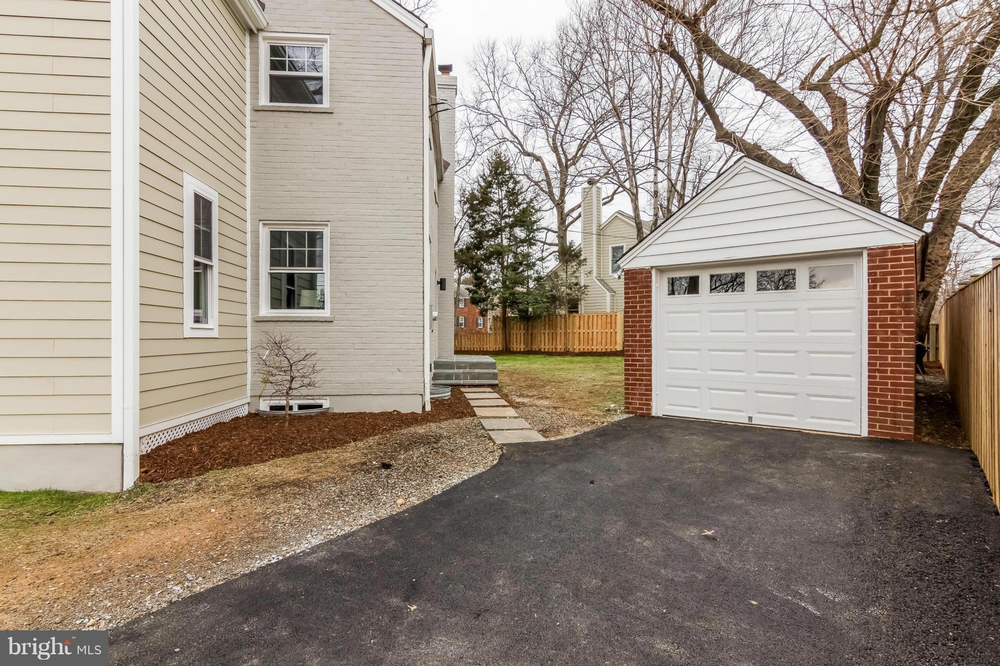 ARLINGTON FOREST - Residential