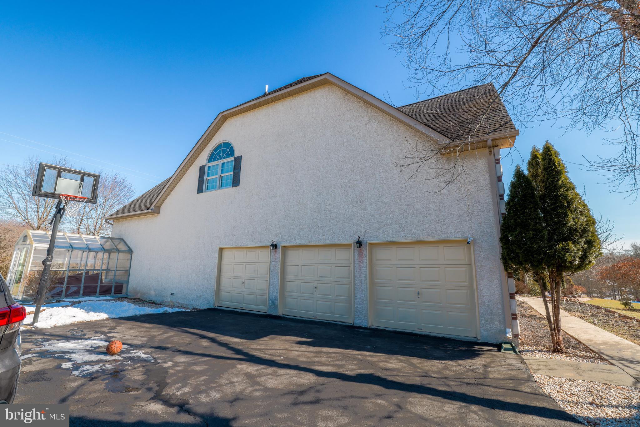 RIDINGS OF HORSHAM - Residential