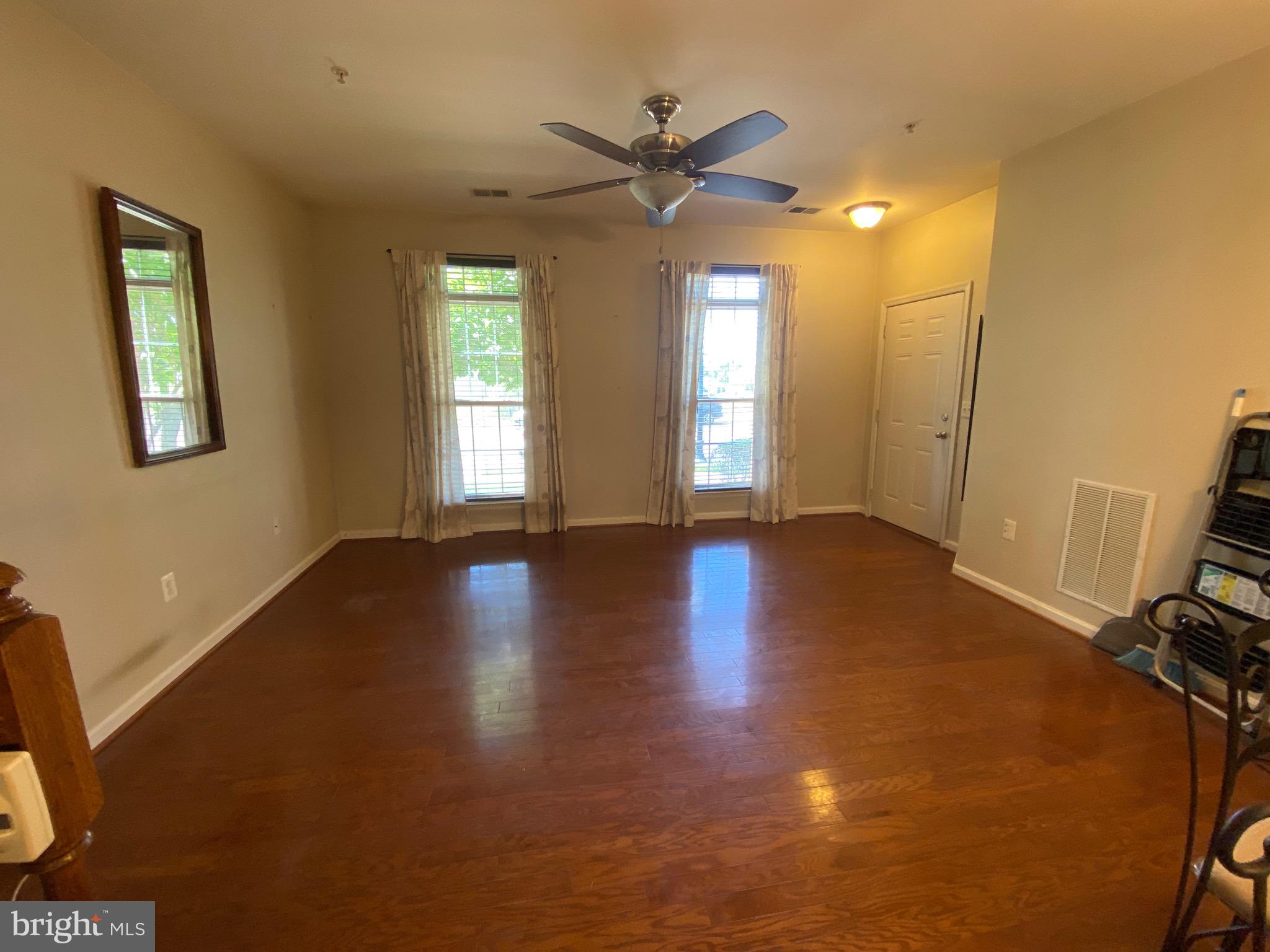 LEE SQUARE - Residential