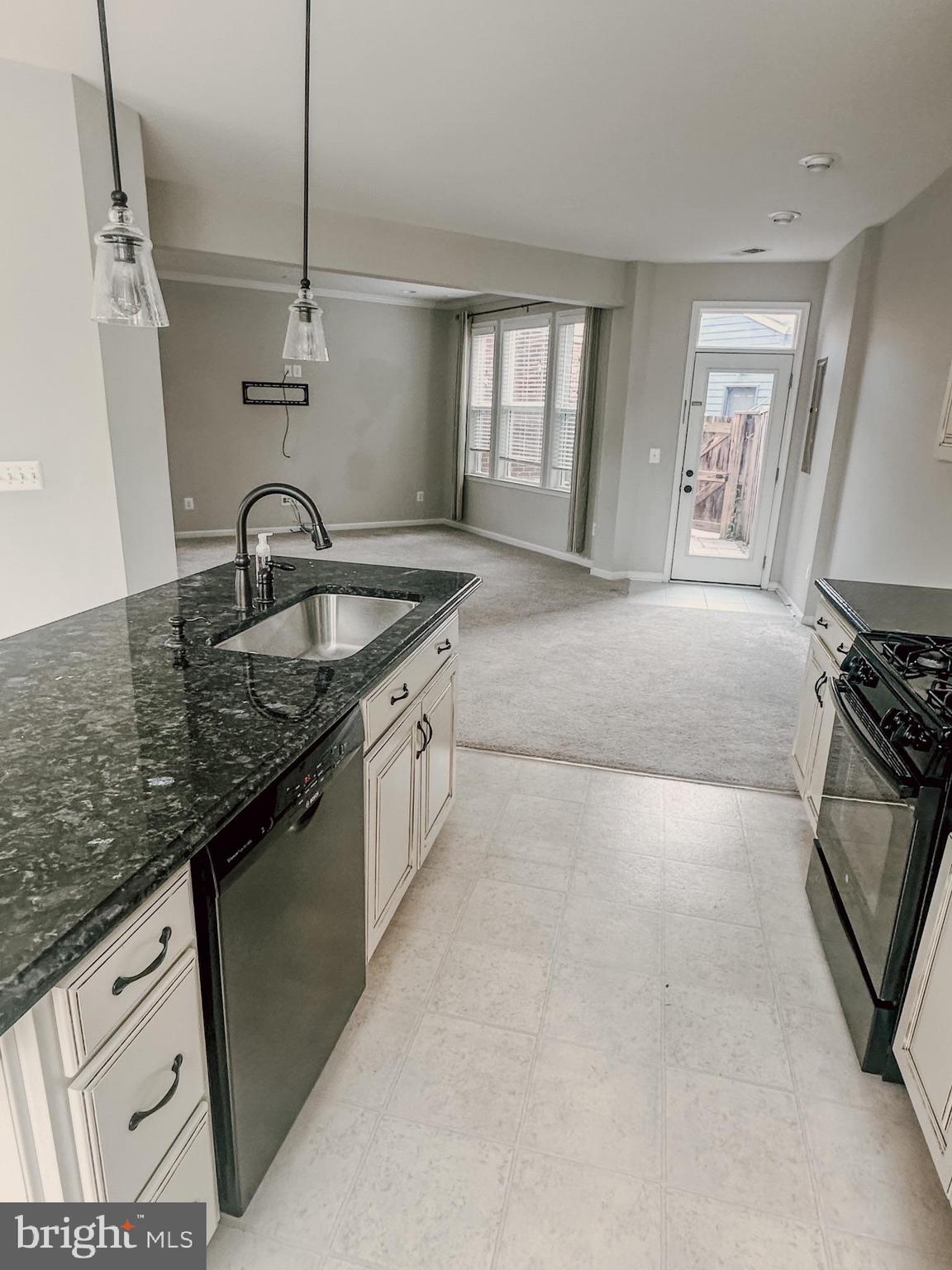 OLDE TOWNE SQUARE - Residential Lease