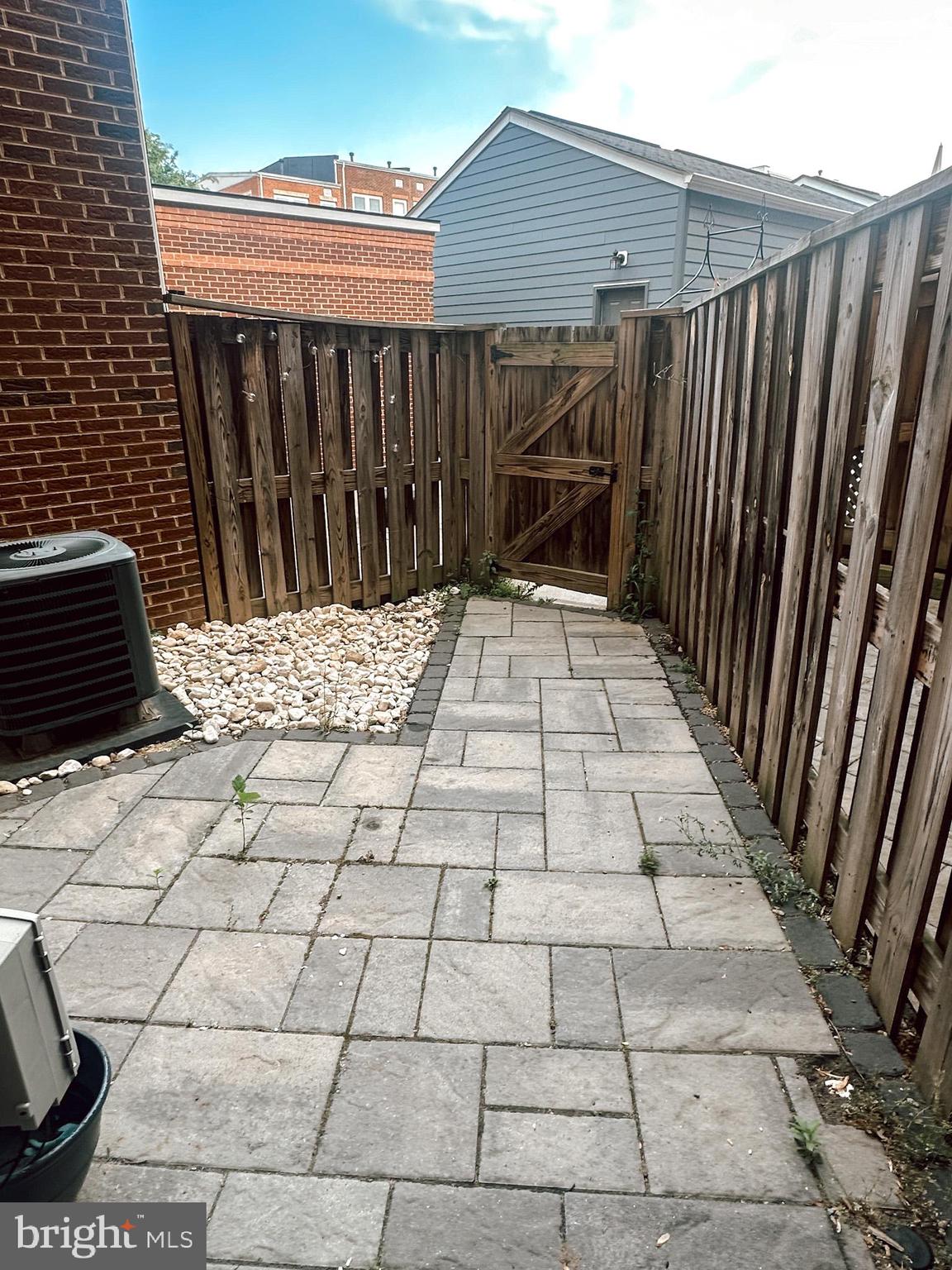 OLDE TOWNE SQUARE - Residential Lease