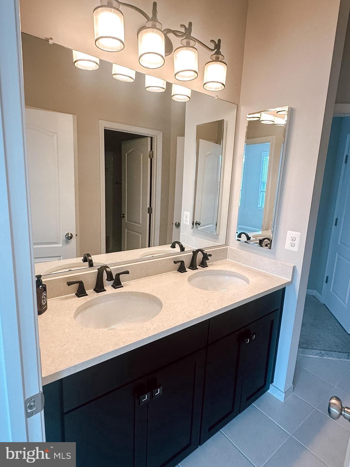 OLDE TOWNE SQUARE - Residential Lease