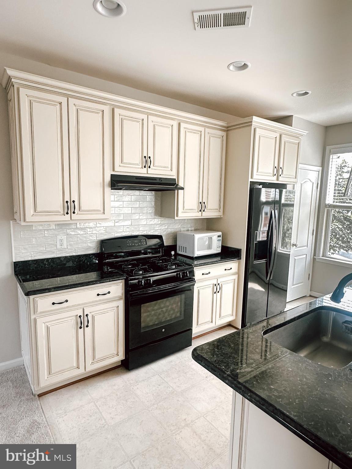 OLDE TOWNE SQUARE - Residential Lease