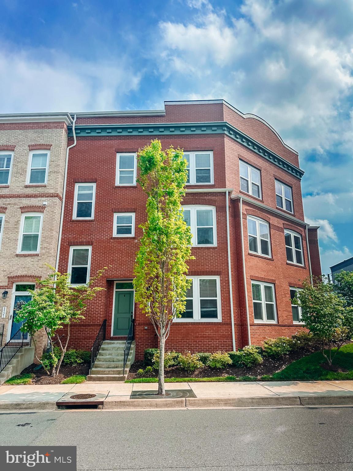 OLDE TOWNE SQUARE - Residential Lease