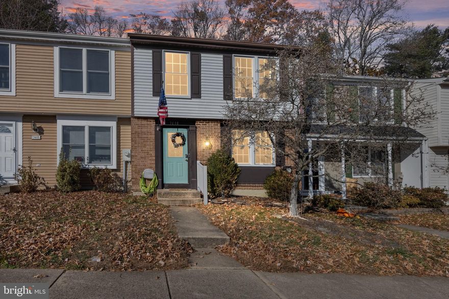 This is the home you have been waiting for!  3 bedroom 1.5 bath townhome in Chesterfield.  Fenced low maintenance backyard.  Large eat in kitchen right off the living room.  The basement has a 4th bedroom/office/den & Movie room.  You will also find lots of storage and the laundry room downstairs.  
Upstairs you will find the primary bedroom with large walk-in closet and access to the large bathroom.  There are 2 more bedrooms on this floor.  Schedule your tour today! 
Close to shopping, walking distance to grocery store, great central location for all highway access.