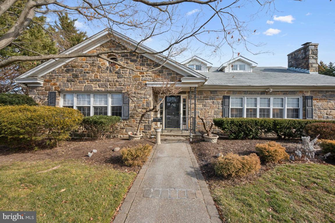 301 W FRANKLIN AVENUE