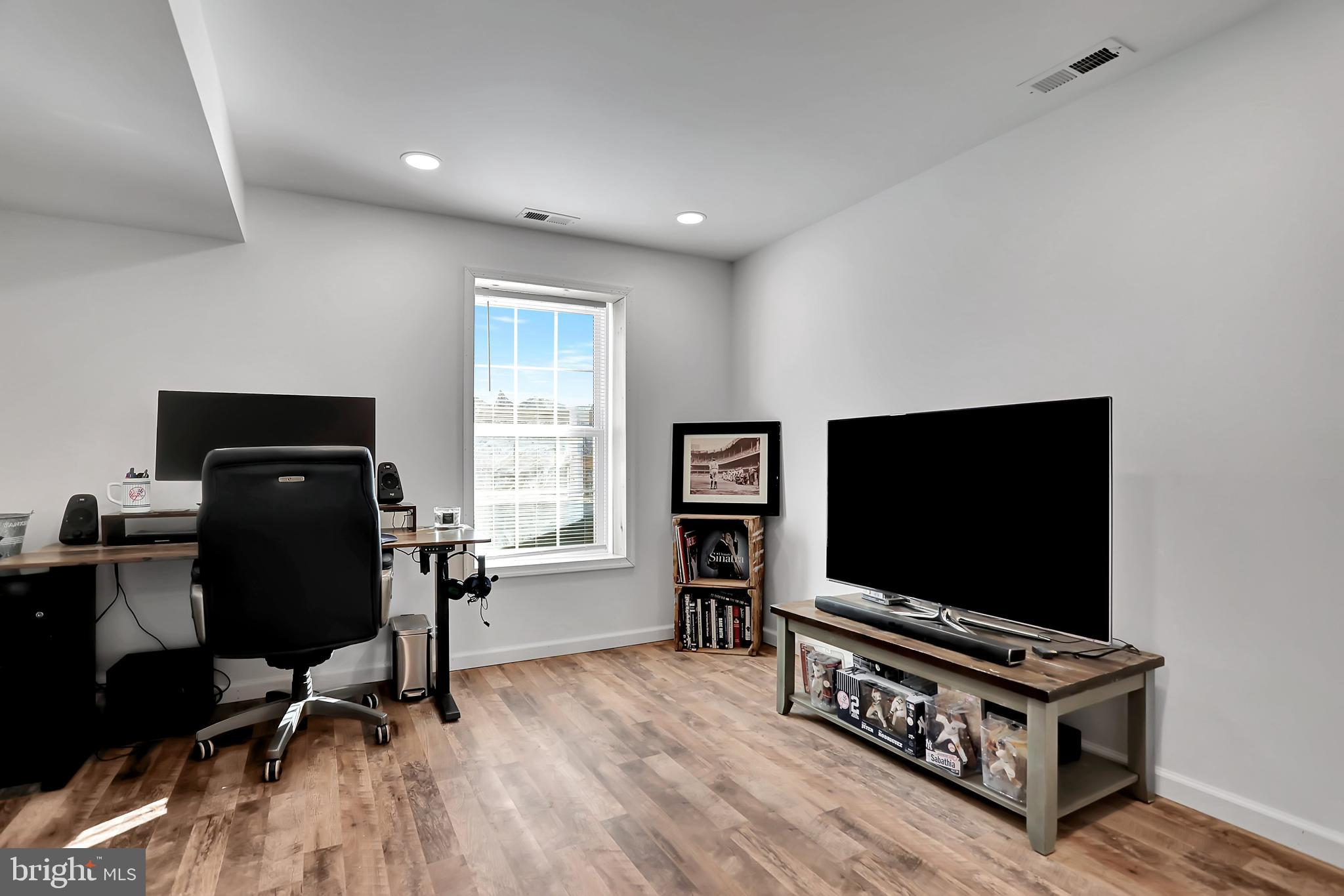 LINKS PLACE - Residential