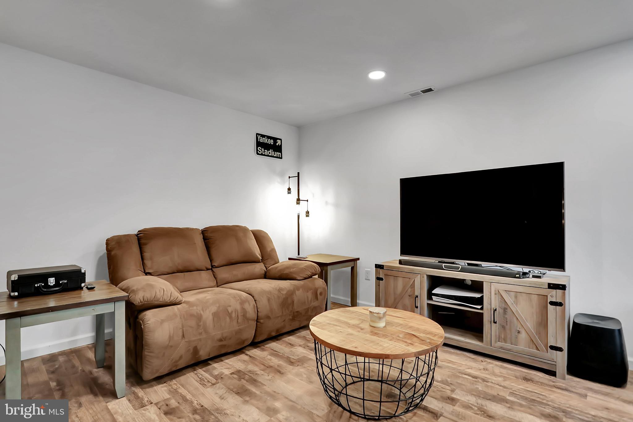 LINKS PLACE - Residential