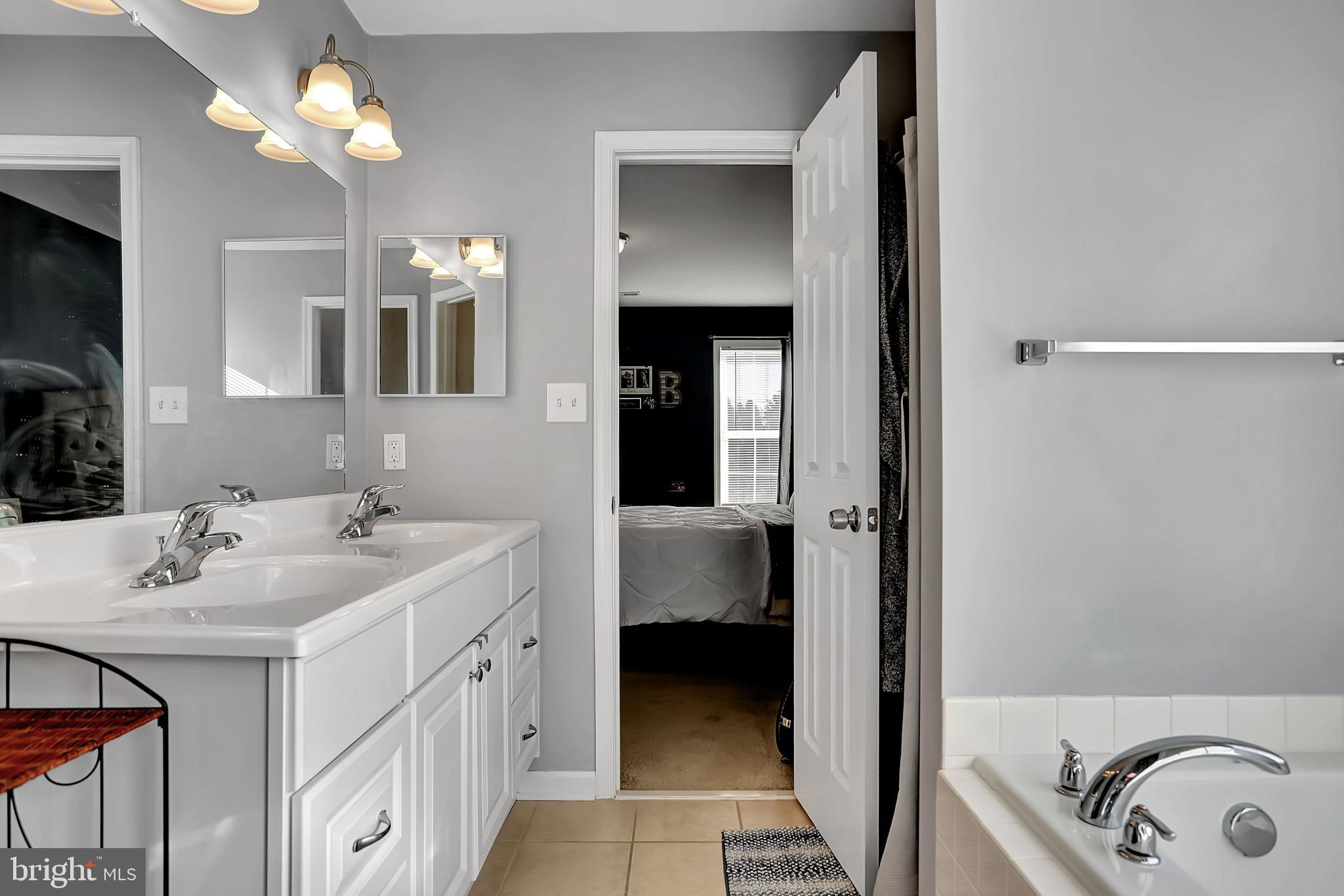 LINKS PLACE - Residential