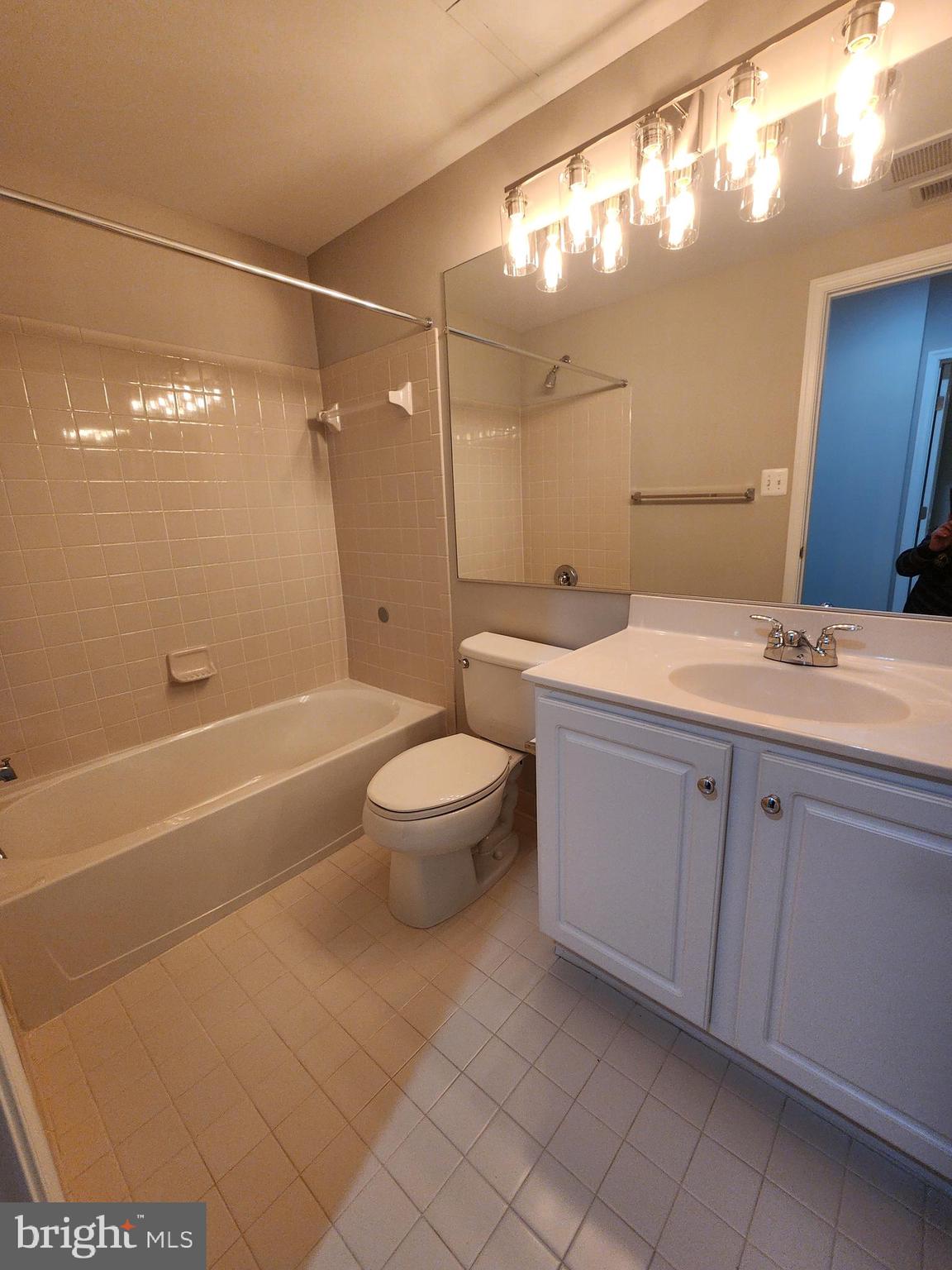 MADISON CRESCENT - Residential Lease