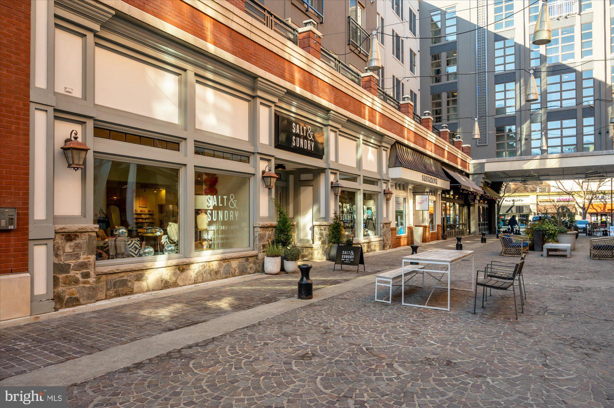 GREENWICH FOREST - Residential