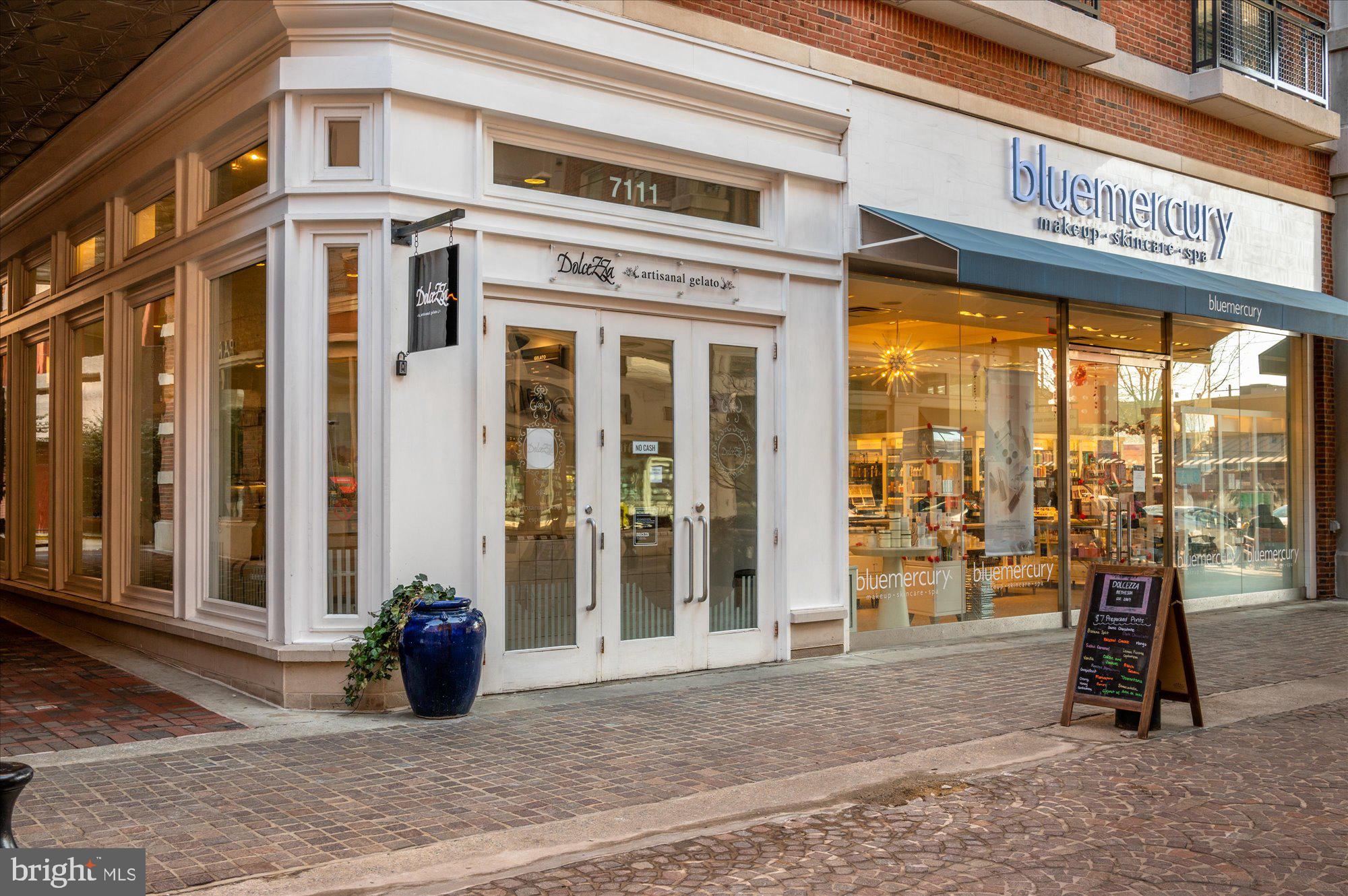 GREENWICH FOREST - Residential