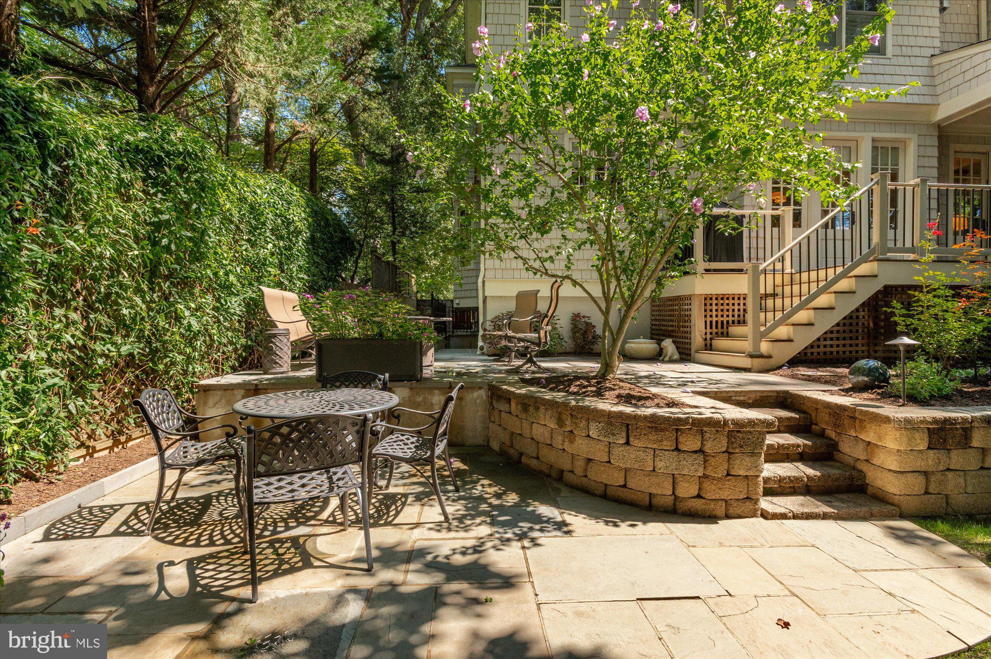 GREENWICH FOREST - Residential