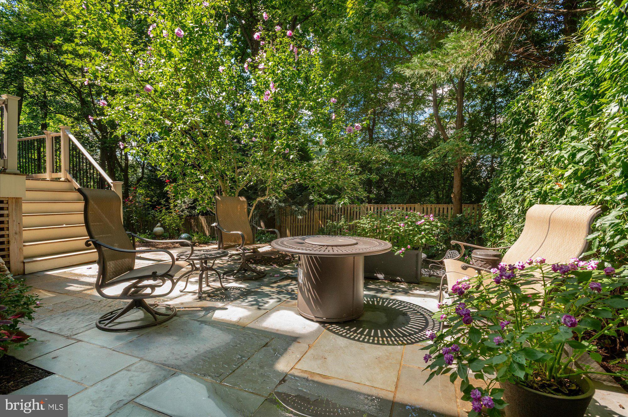 GREENWICH FOREST - Residential