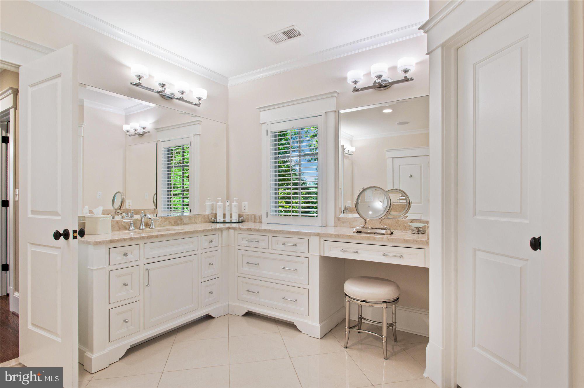 GREENWICH FOREST - Residential