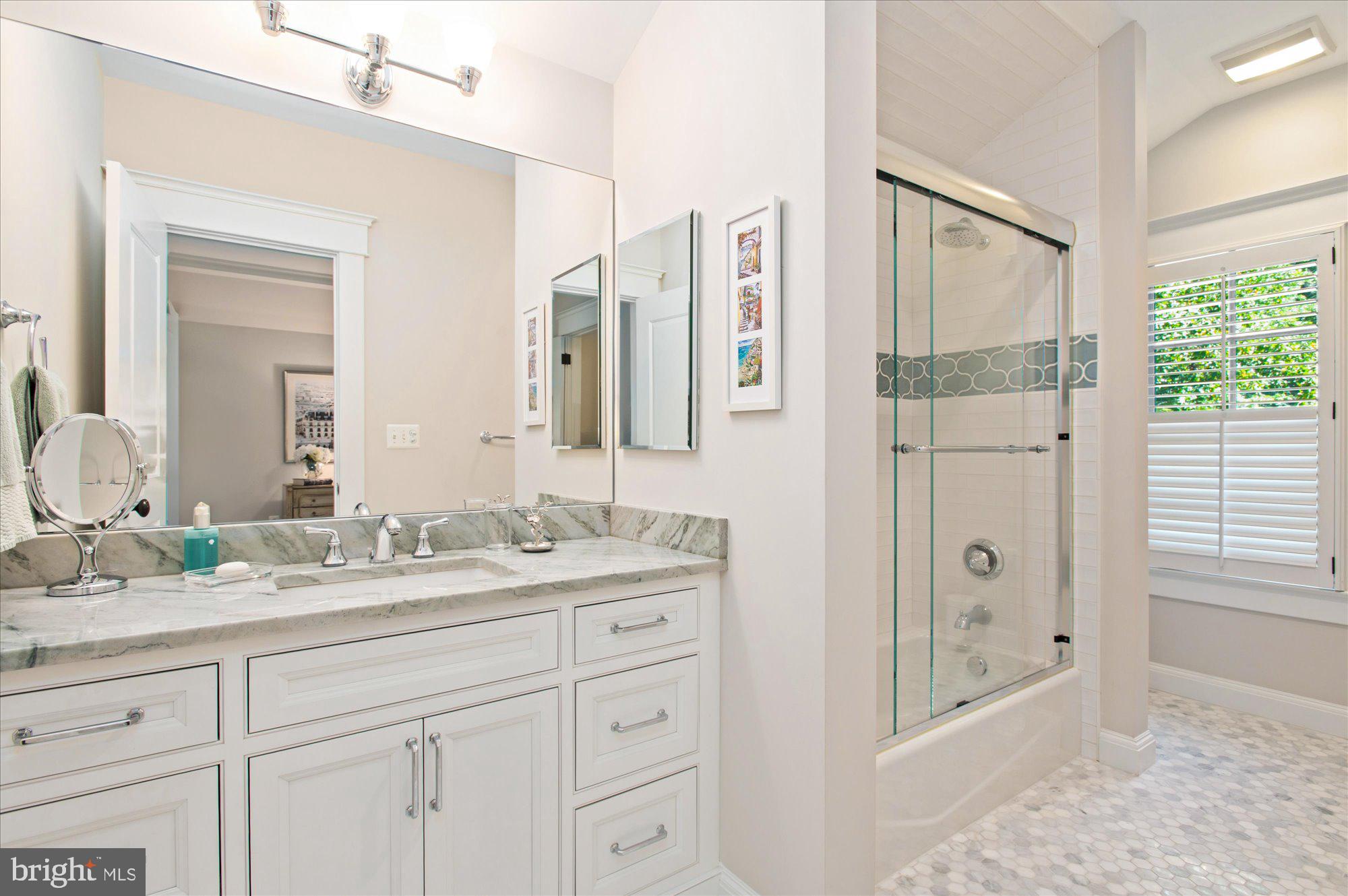 GREENWICH FOREST - Residential