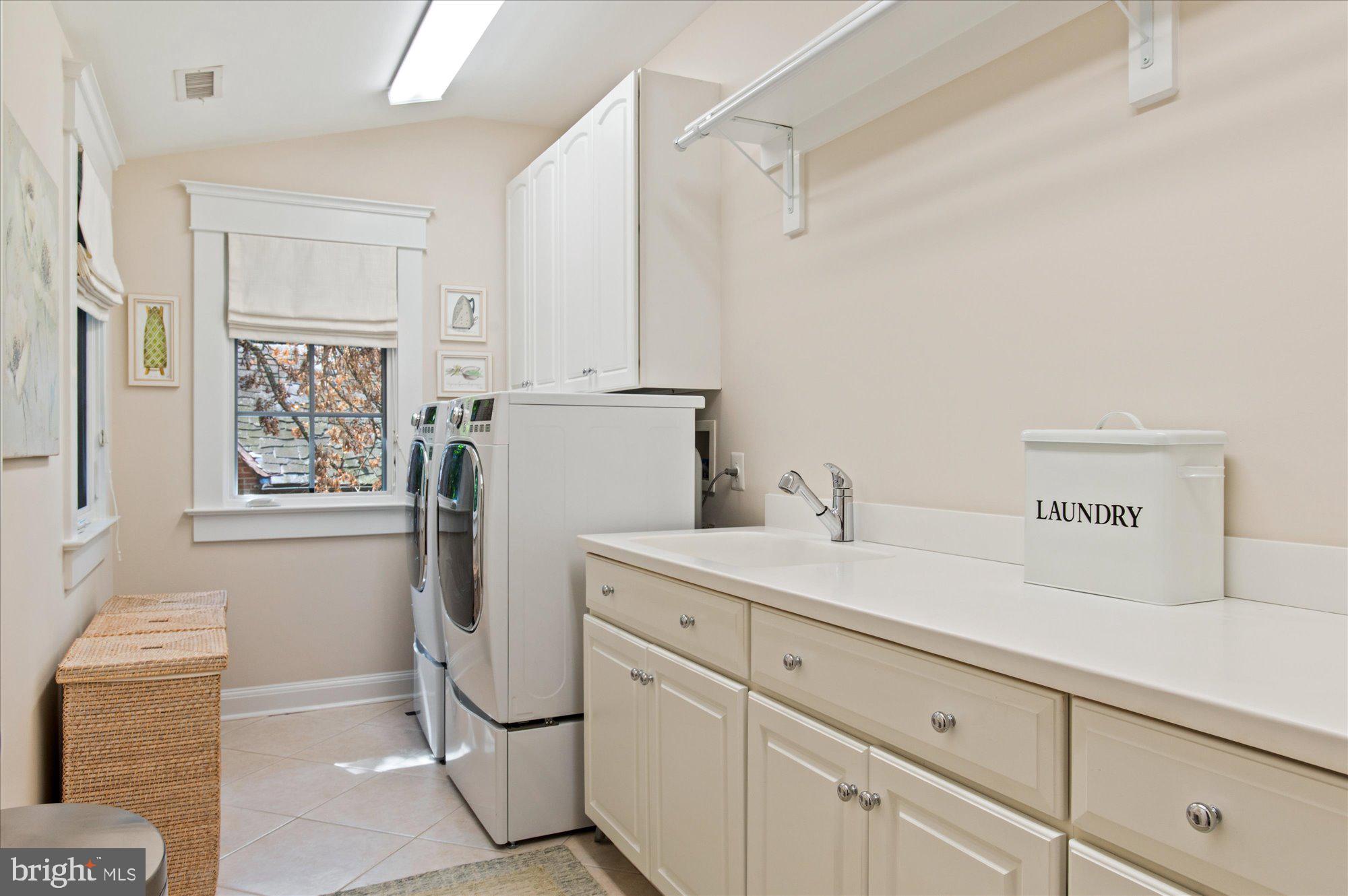 GREENWICH FOREST - Residential