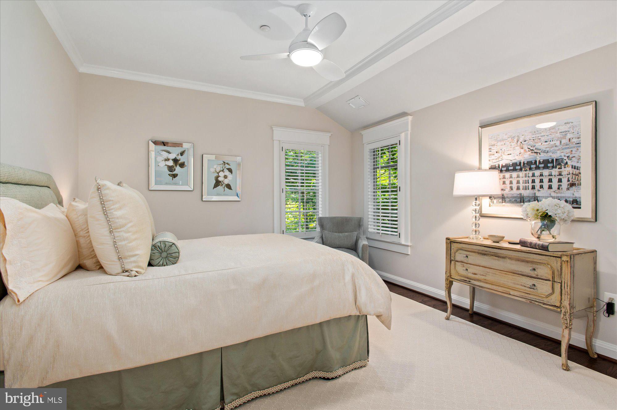 GREENWICH FOREST - Residential