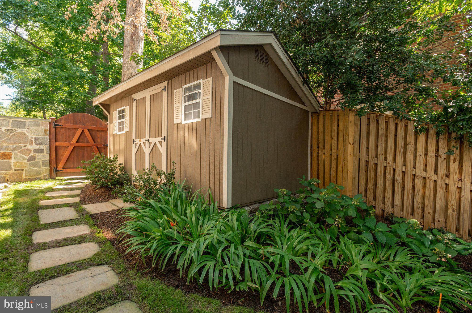 GREENWICH FOREST - Residential