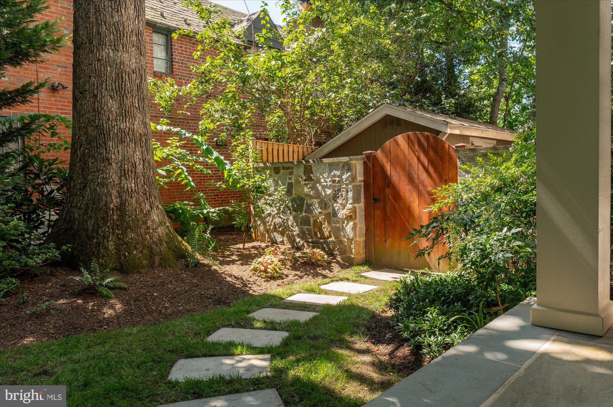 GREENWICH FOREST - Residential