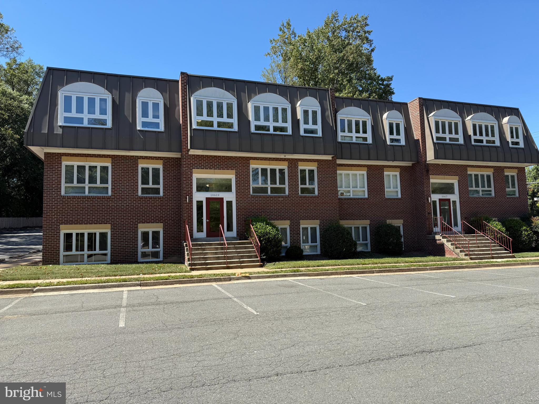 RED MAPLE COURT CONDOS - Commercial Lease